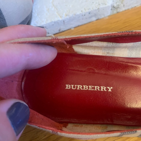 Gently used BURBERRY ballerina flats, in classic Burberry pattern. Size 37. - Picture 6 of 11